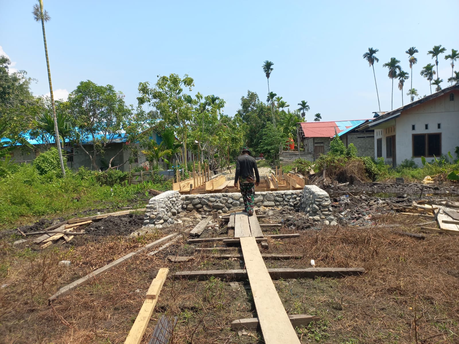 Pengembangan Proyek Jembatan TMMD Ke-130 Menuju Pembesian