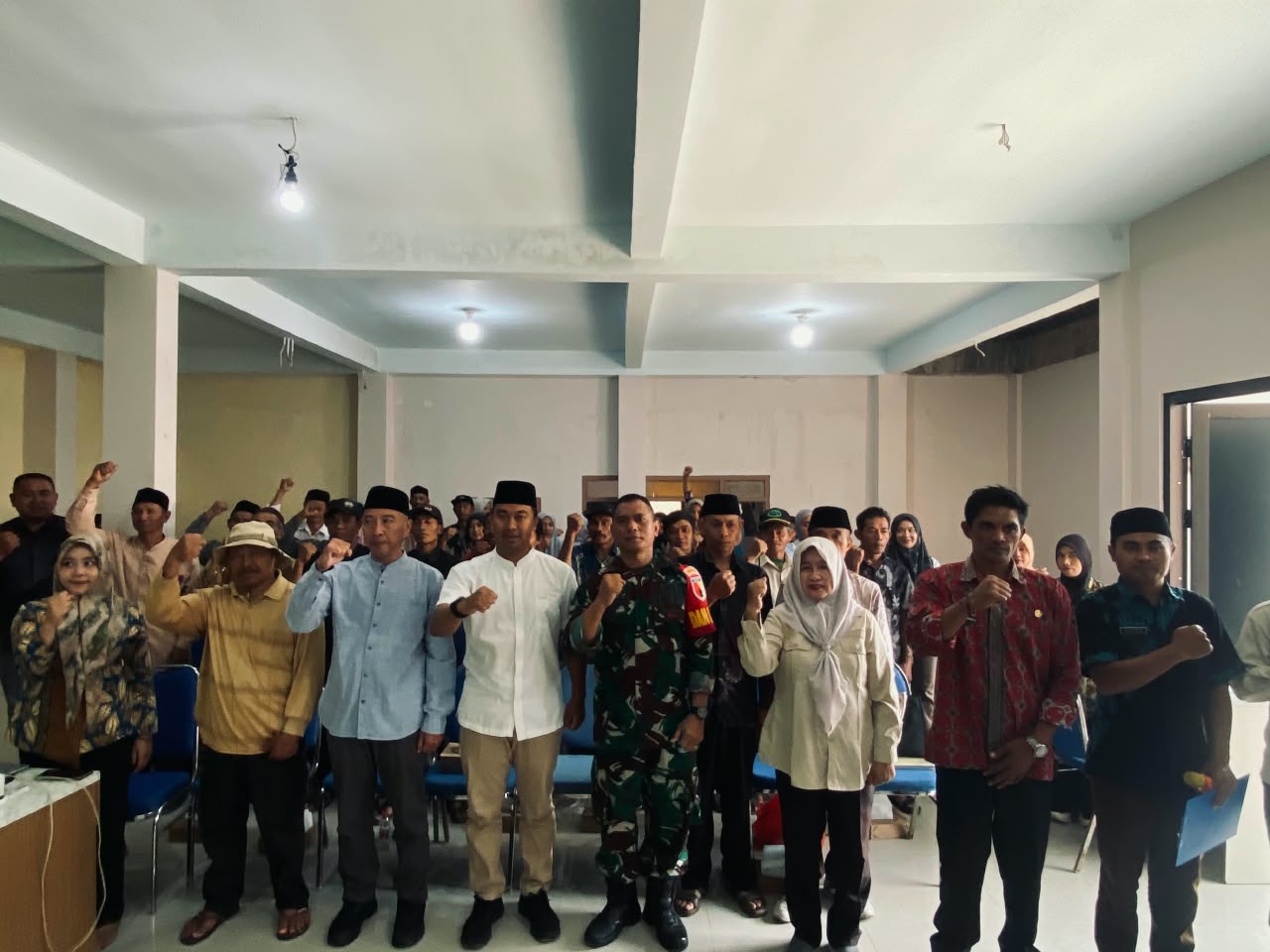 Peningkatan Kesadaran Masyarakat Melalui Sosialisasi Radikalisme oleh TMMD ke-130