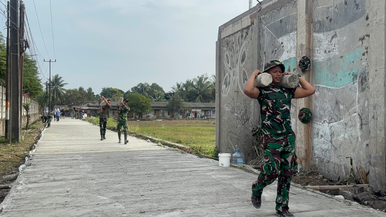 Keterlibatan TNI dalam Pembangunan Jalan Melalui Penggunaan Material Konstruksi Kuat