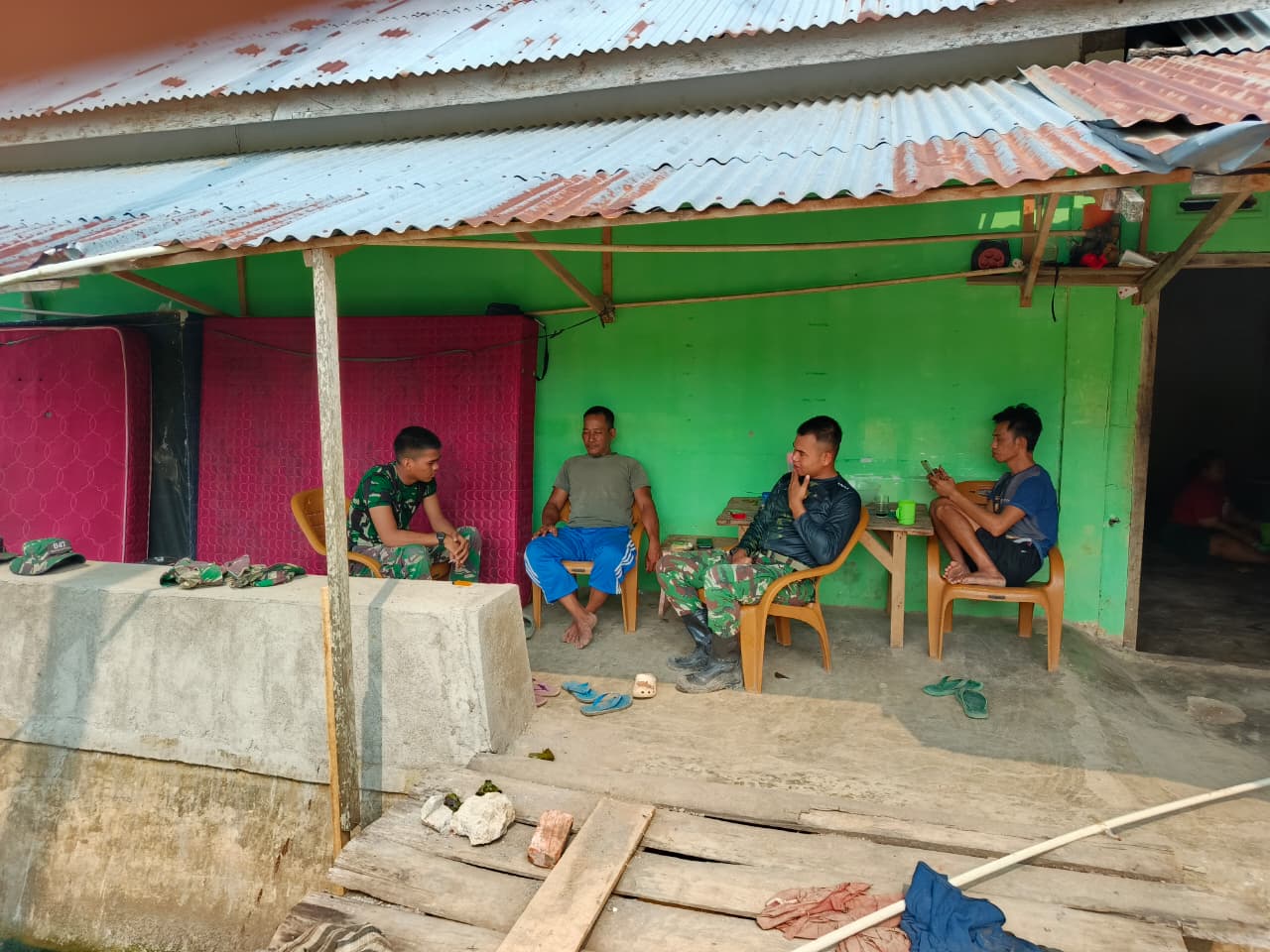 Renovasi Rumah Pak Kateni Oleh Satgas TMMD untuk Kebahagiaan Keluarganya