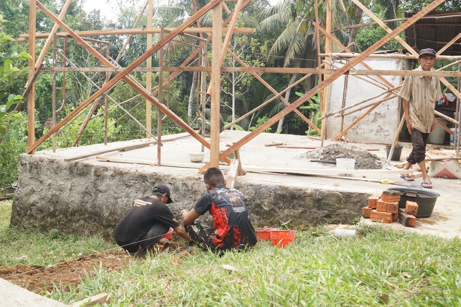 Junaidi Segera Miliki Tempat Tinggal Layak Berkat TMMD ke-130 Kodim 0407/Kota Bengkulu Junaidi Segera Miliki Tempat Tinggal Layak Berkat TMMD ke-130 Kodim 0407/Kota Bengkulu