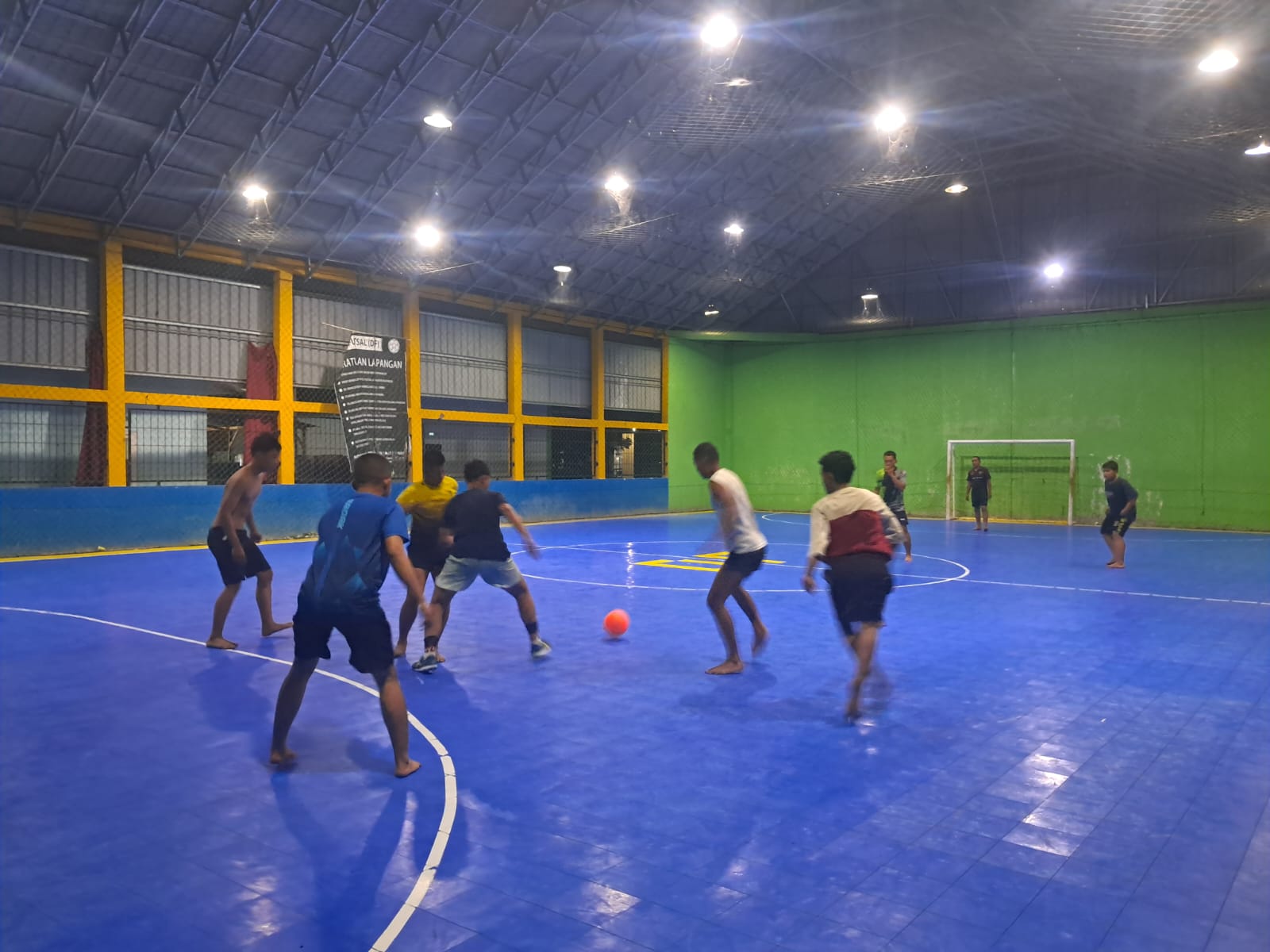 Satgas TMMD ke-130 Kodim 0407/Kota Bengkulu: Menguatkan Hubungan Melalui Futsal Satgas TMMD ke-130 Kodim 0407/Kota Bengkulu: Menguatkan Hubungan Melalui Futsal