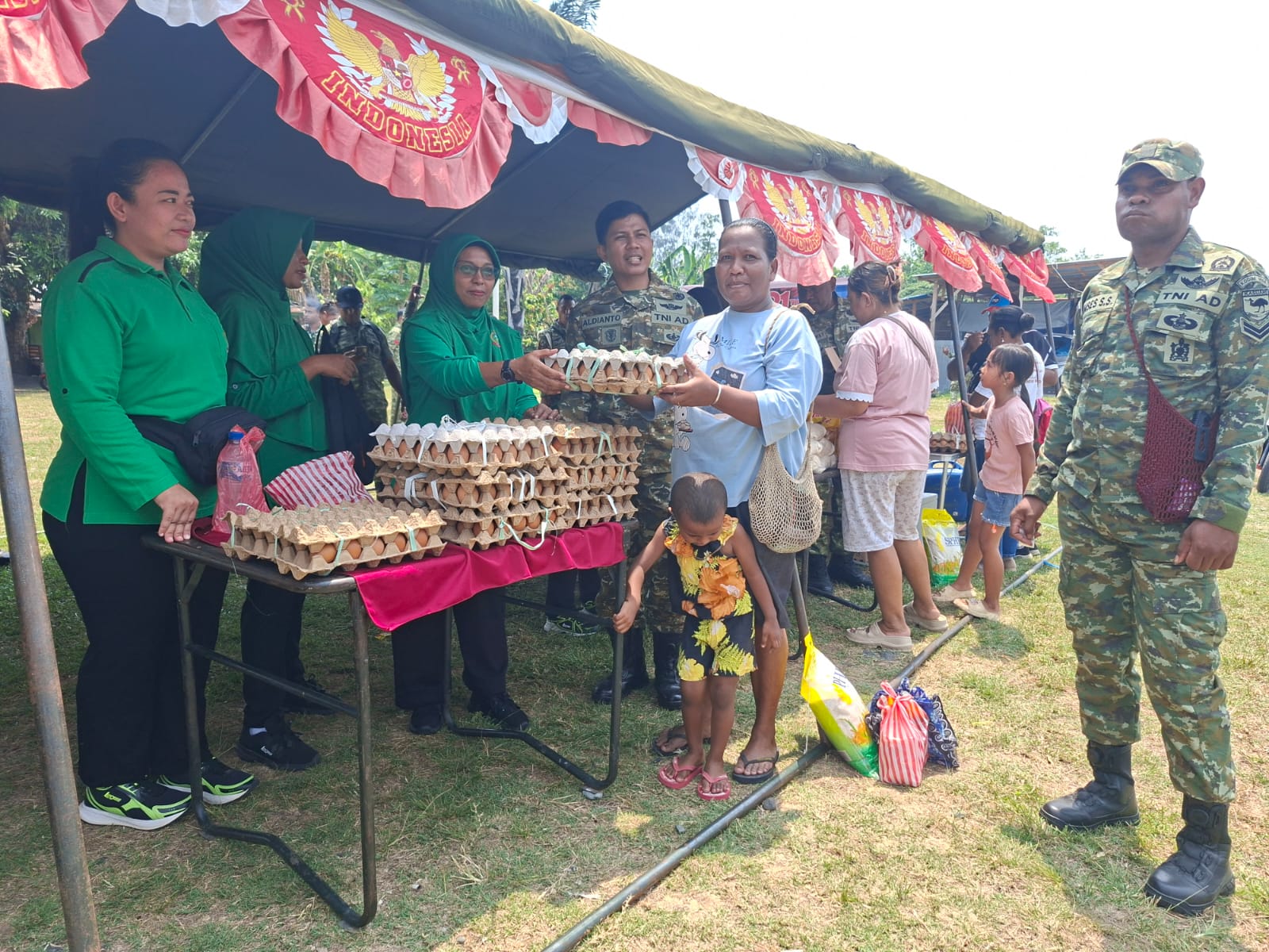 TMMD Ke-130: Bazar Murah untuk Warga Yamboi Gunung