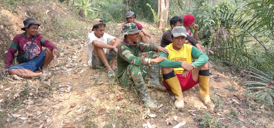 Keceriaan Di Balik TMMD: TNI dan Warga Rayakan Kebersamaan dengan Es Krim