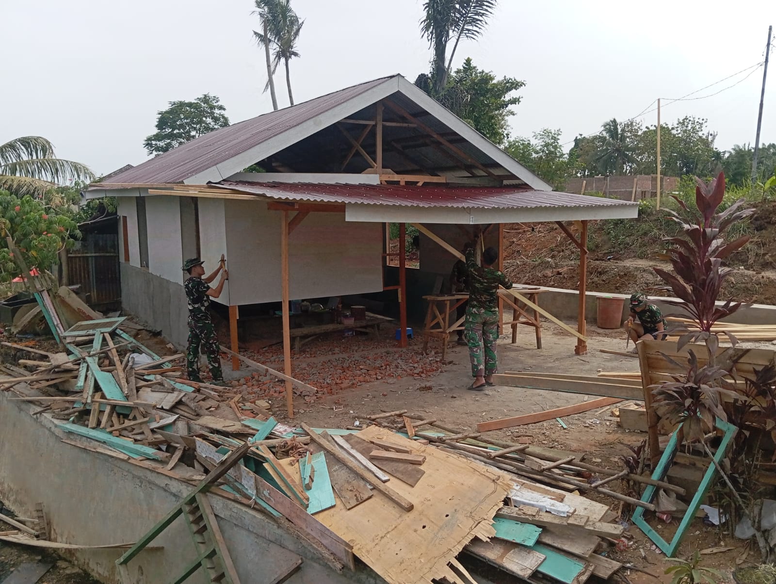 Dari Rumah Rapuh Menjadi Kokoh, Program TMMD ke-130 Bawa Harapan Baru bagi Keluarga Bapak Kateni