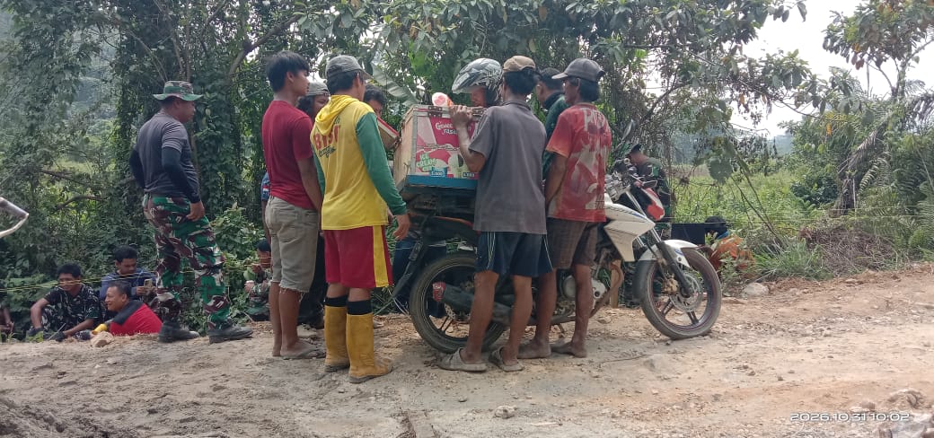 Keceriaan TMMD 130: Es Krim Menyatu dengan Masyarakat Di Parumpanai
