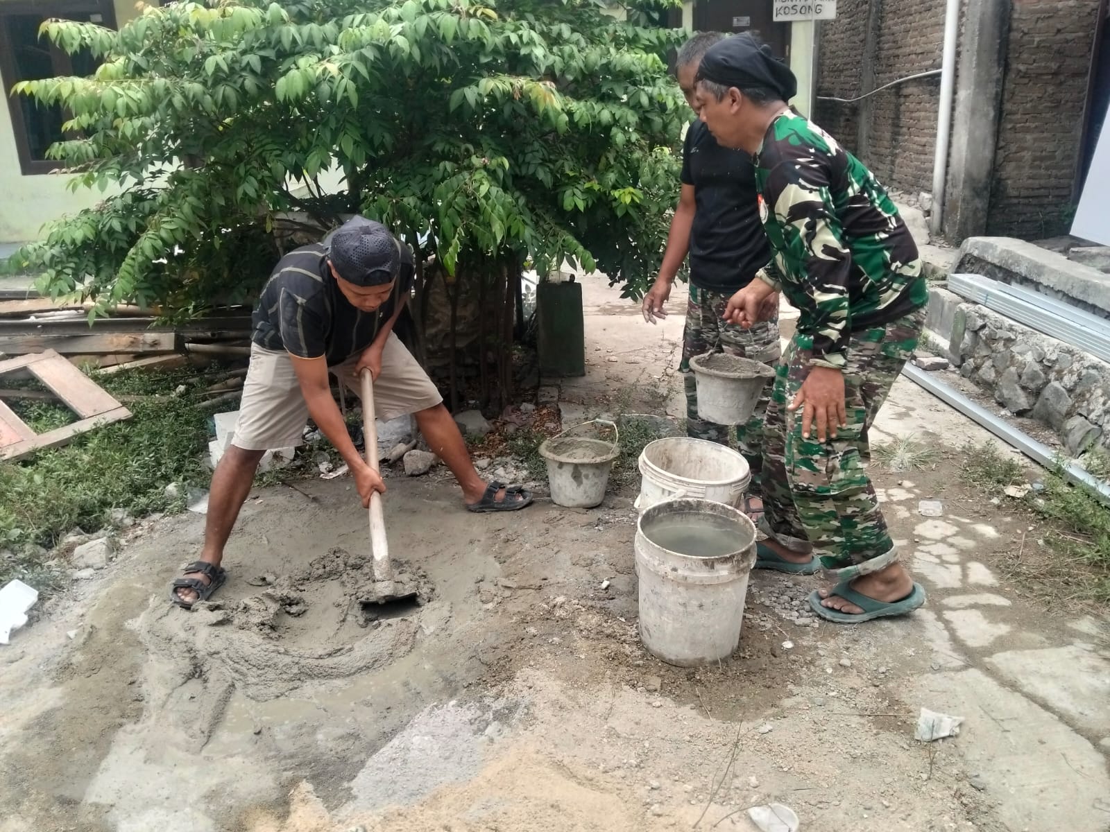 Tak Hanya Perbaiki Rumah, TMMD ke-130 Kodim 0510/Tigaraksa Tingkatkan Kualitas Sanitasi Warga
