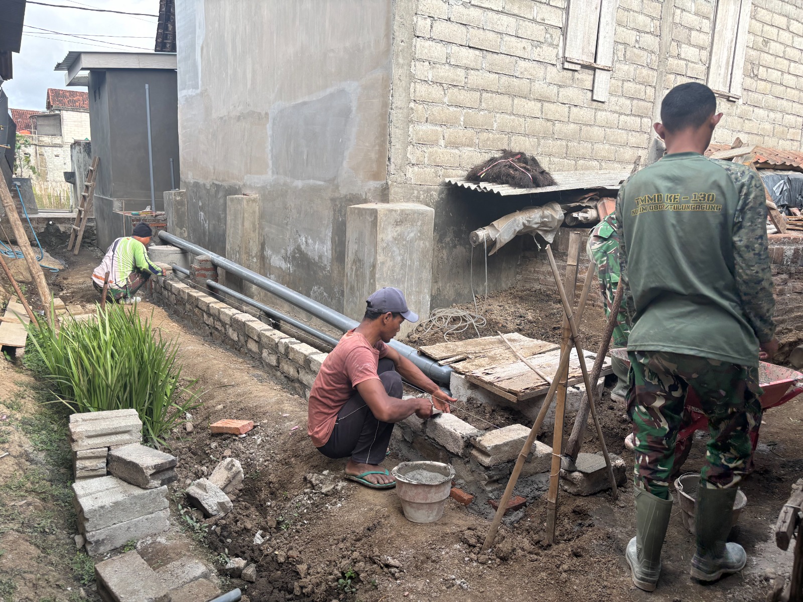 Satgas TMMD ke-130 Genjot Pembangunan Jamban Milik Bu Painah