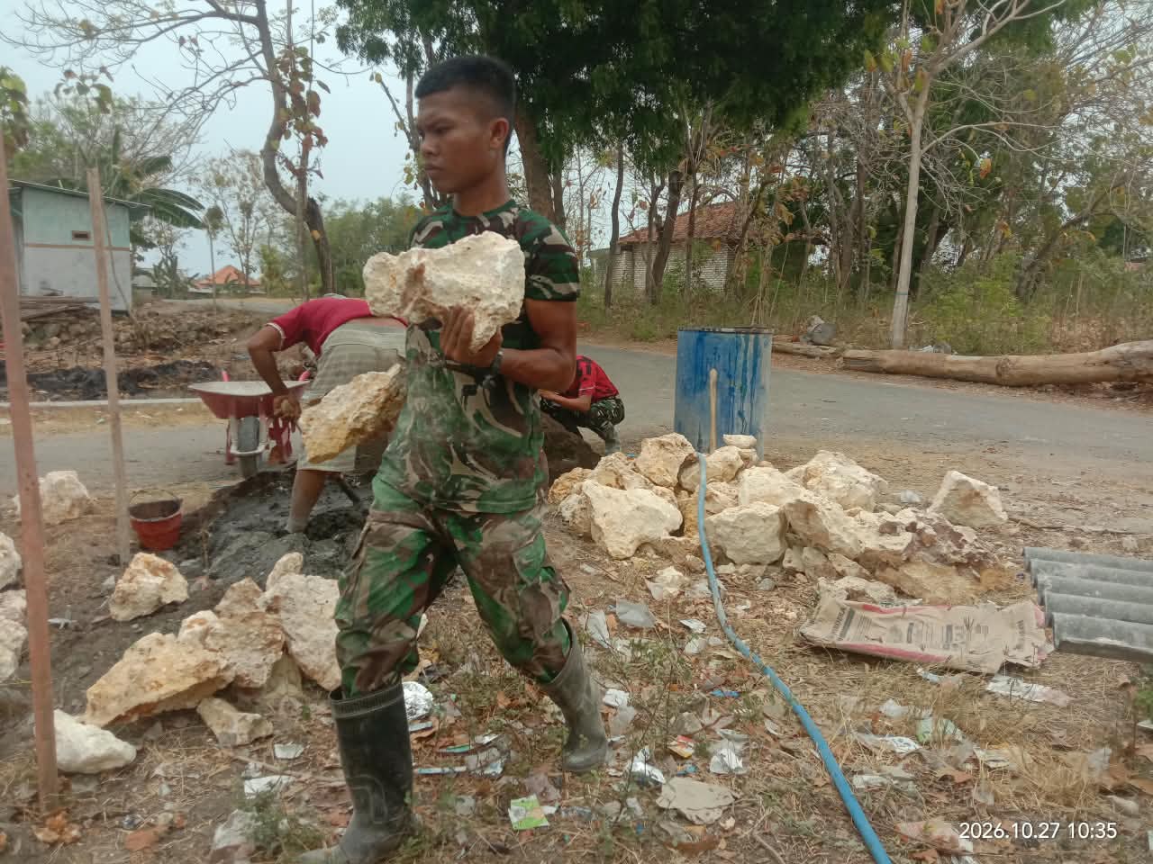 Satgas TMMD ke-130 Mulai Bangun MCK di MDTA Al-Karim Dusun Paninggin