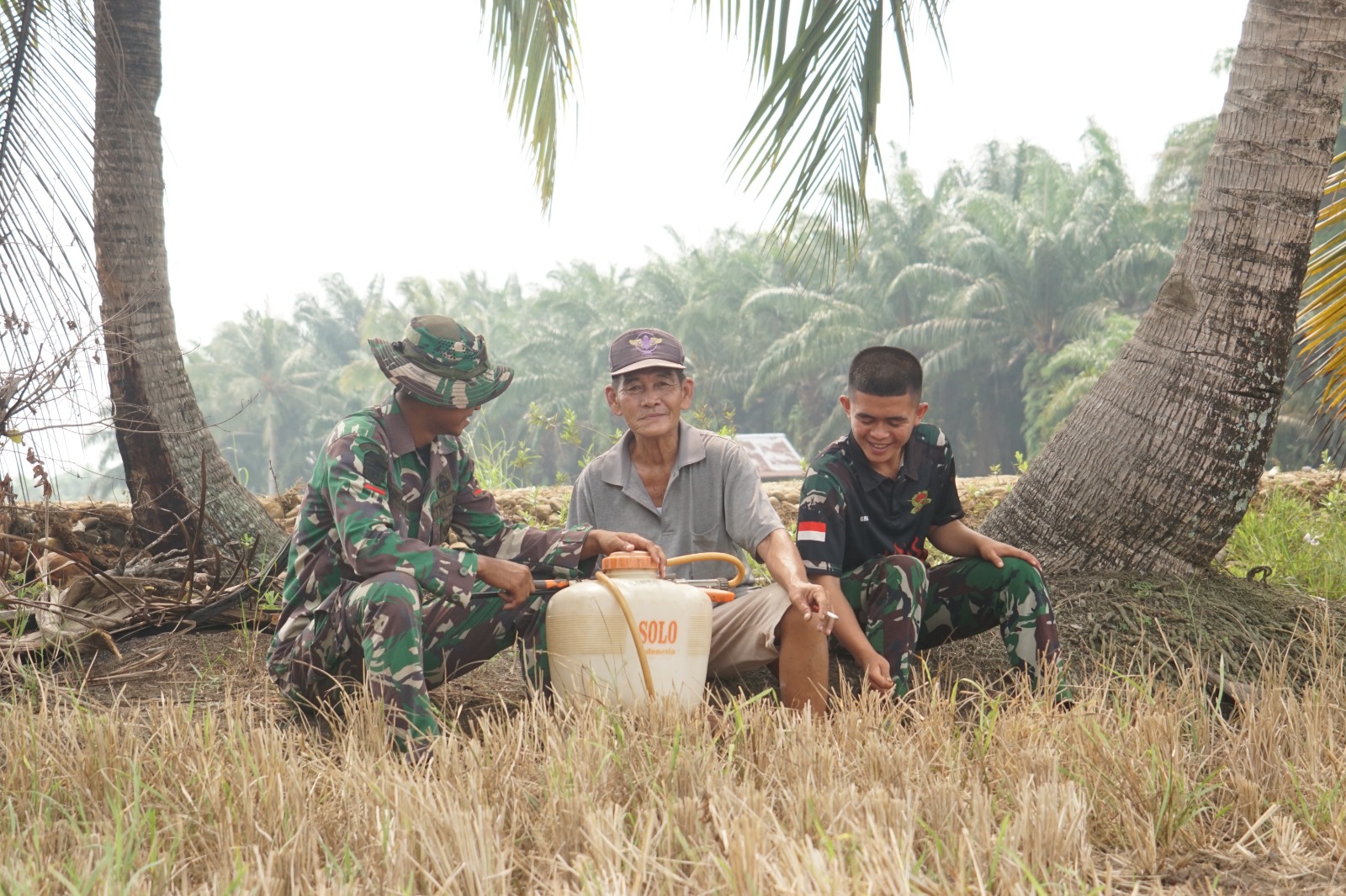 Petani Kandang Limun Sambut Sukacita Pembukaan Jalan oleh Satgas TMMD