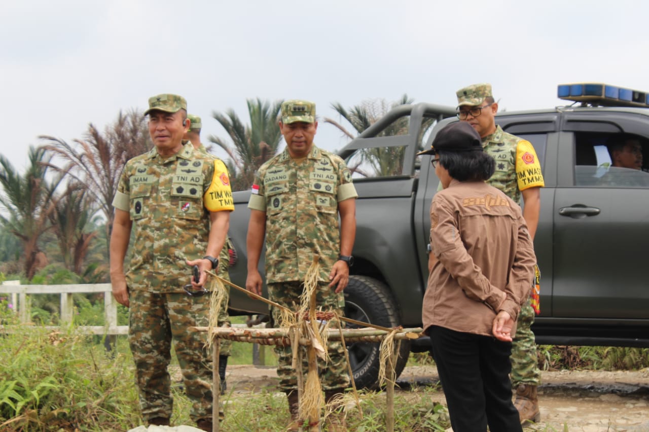 Perlancar Aliran Air, Normalisasi Sungai Marampayang Jadi Perhatian Tim Wasev TMMD ke-130