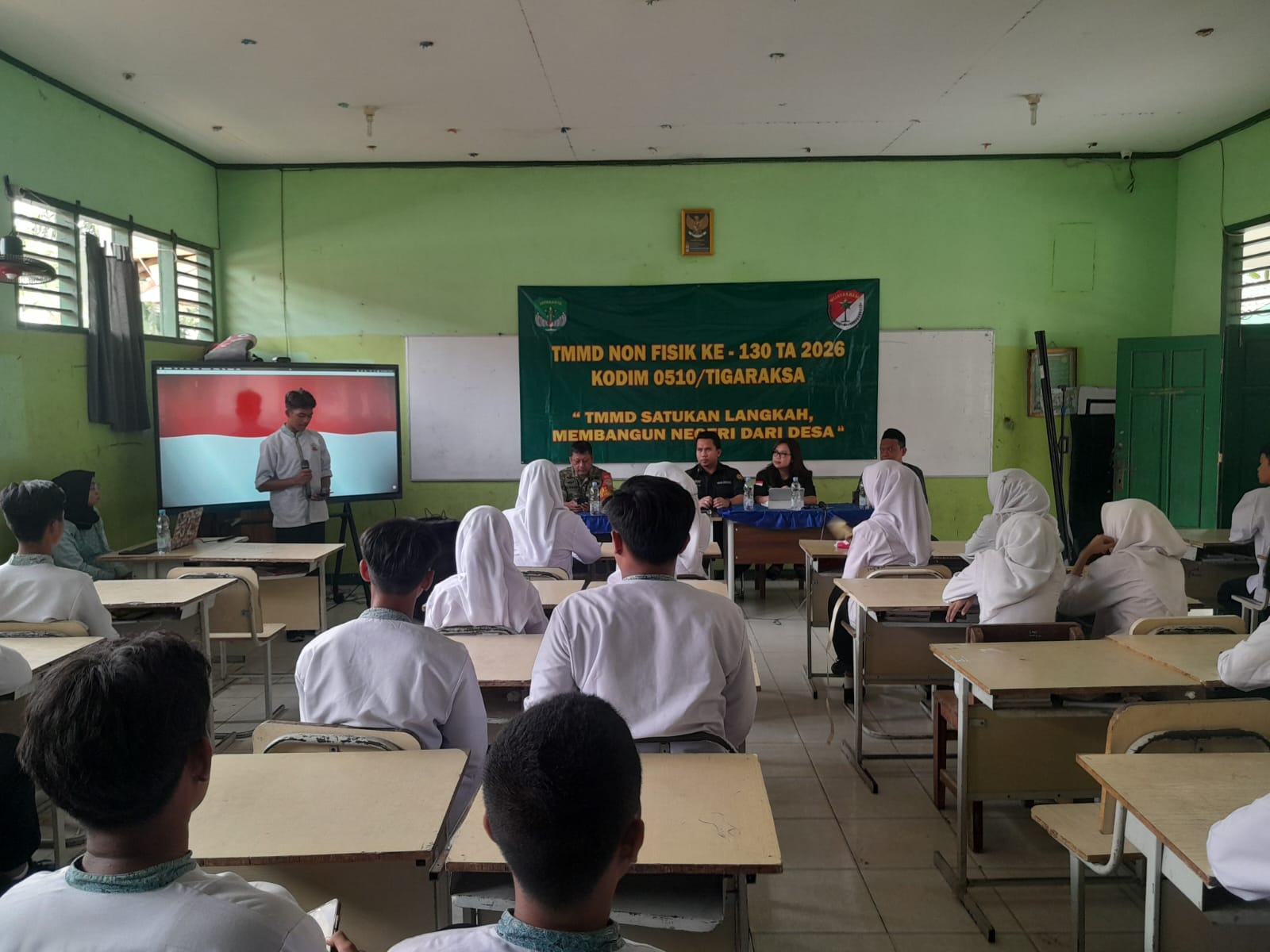 Membangun Kesadaran Hukum Siswa di SMAN 16 Melalui Program TMMD