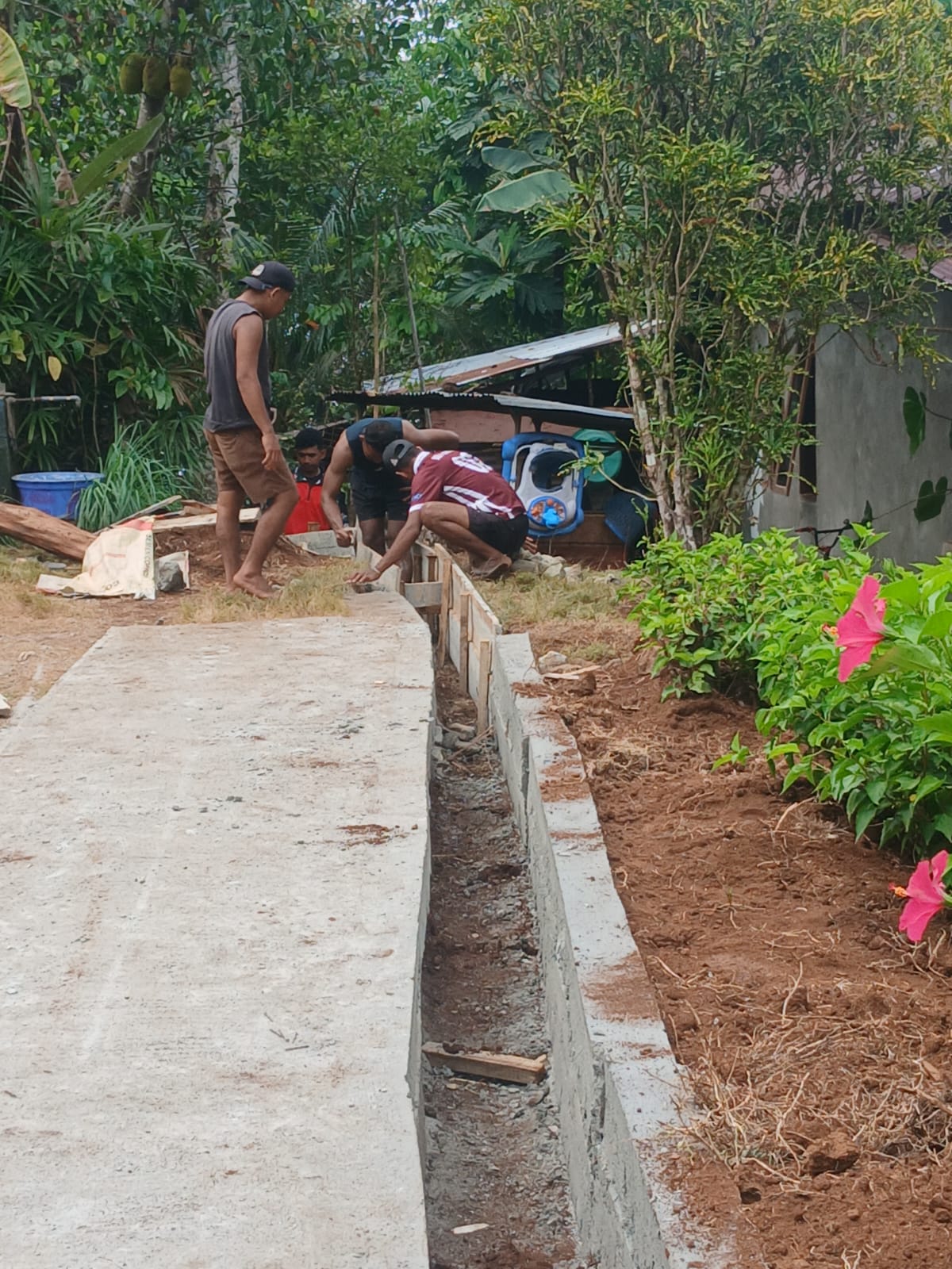 Cegah Genangan, Satgas TMMD ke-130 Kodim 1504/Ambon Bangun Drainase di Urimessing