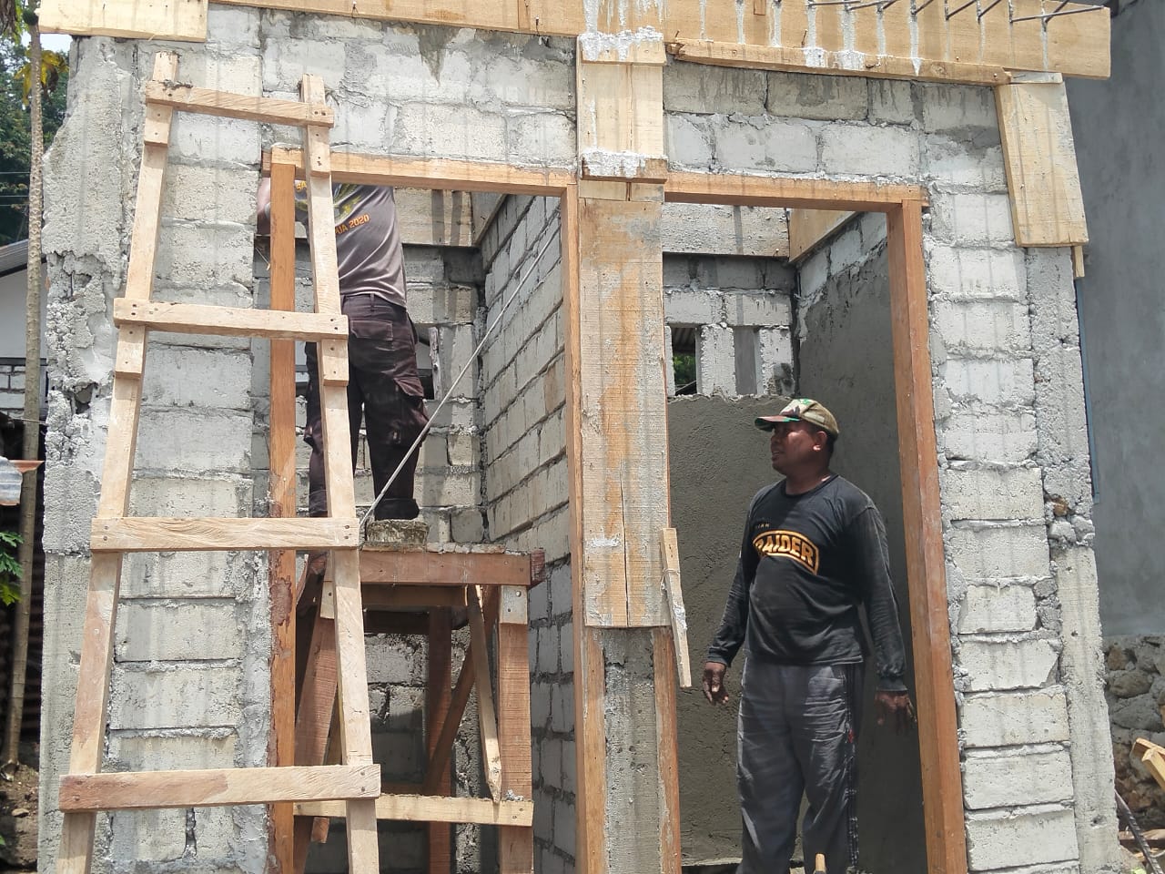 Kolaborasi TNI dan Polri Dalam Proyek MCK TMMD ke-130 di Ambon