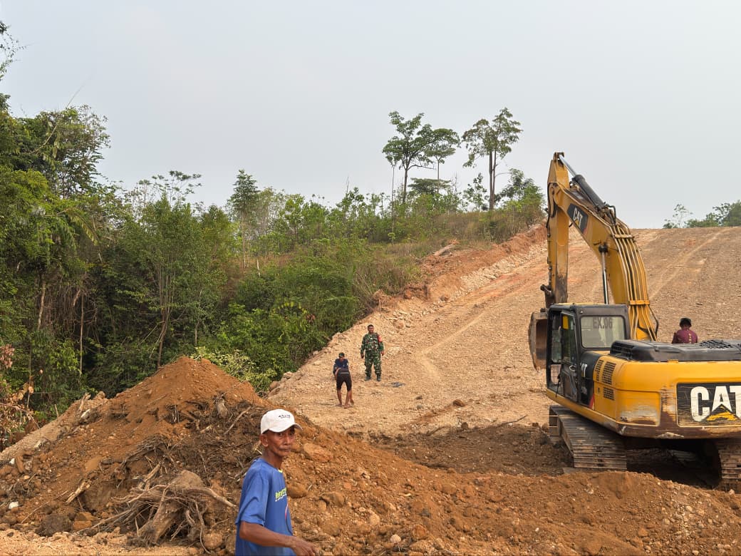 Dukungan Pembangunan Jalan dari Satgas TMMD melalui Pemasangan Gorong-Gorong