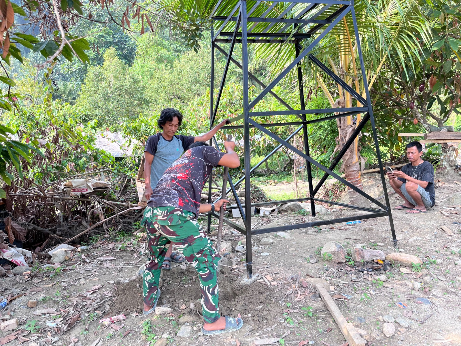 Satgas TMMD ke-130 Kodim 1403/Palopo Hadirkan Tower Air untuk Masyarakat Burau