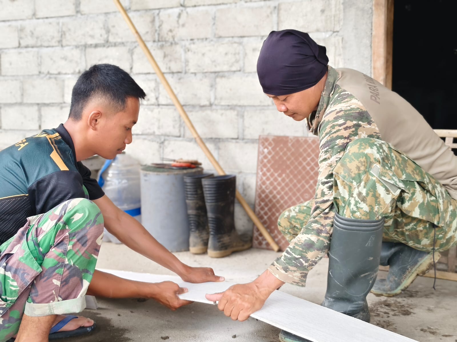 TMMD ke-130: Pemanfaatan Lisplang untuk Jamban Bu Painah di Desa Pojok