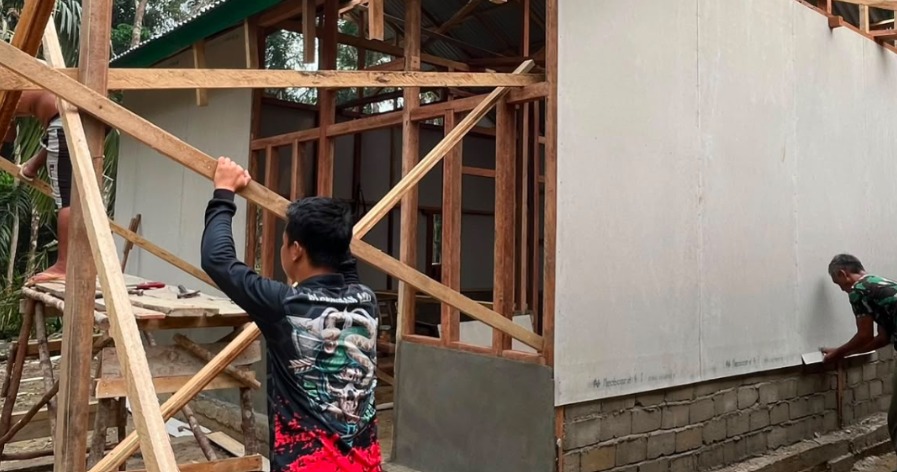 Usaha Bersama Satgas TMMD Dalam Mewujudkan Hunian Nyaman bagi Warga Landak