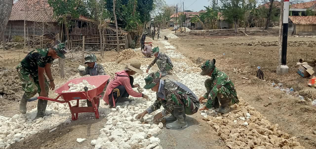 Progres Jalan Dusun Kotalon Baru 10 Persen, TNI dan Warga Perkuat Gotong Royong