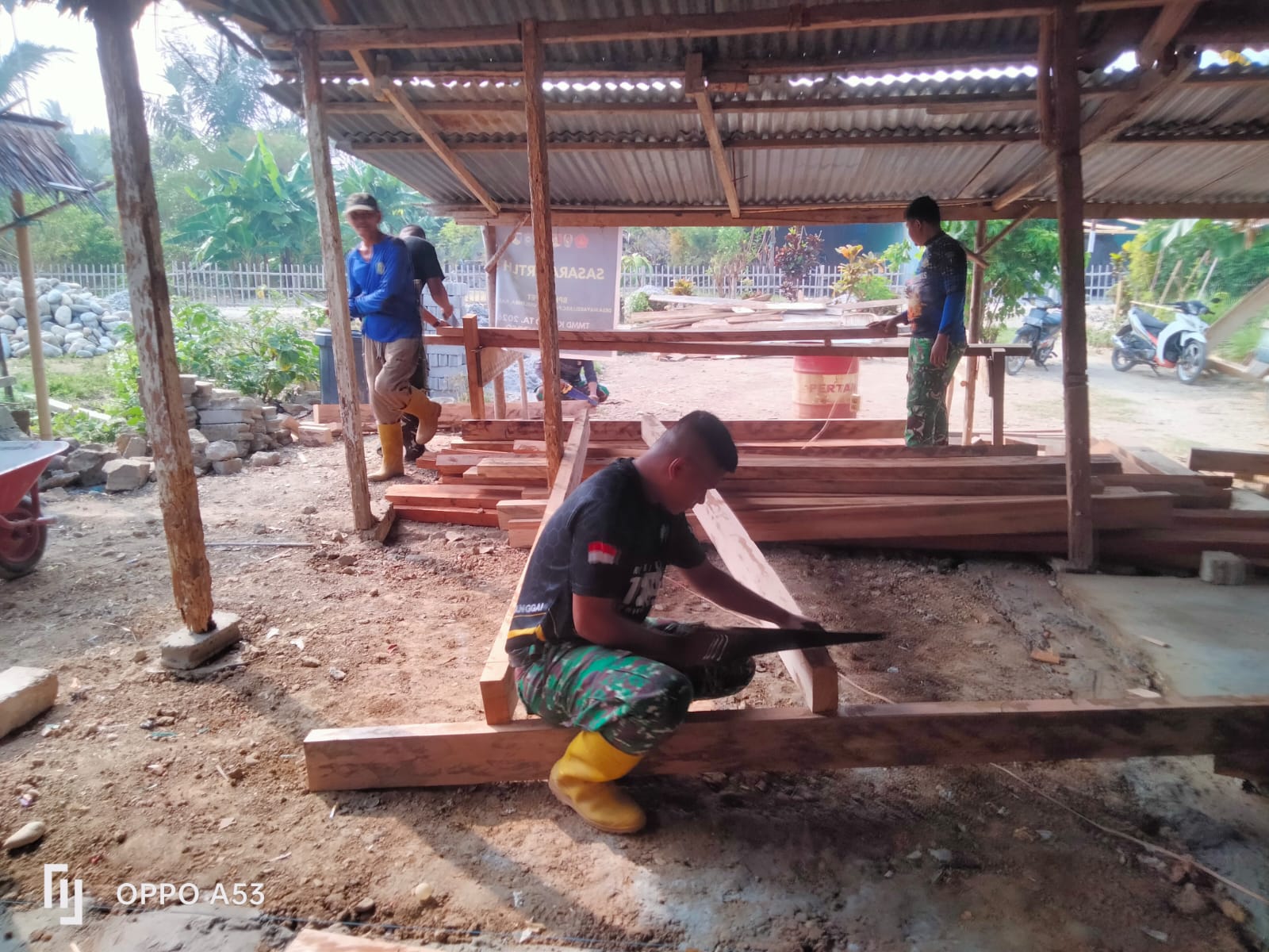 Satgas TMMD Ke-130 Bantu Rehab Rumah Yafet di Poso