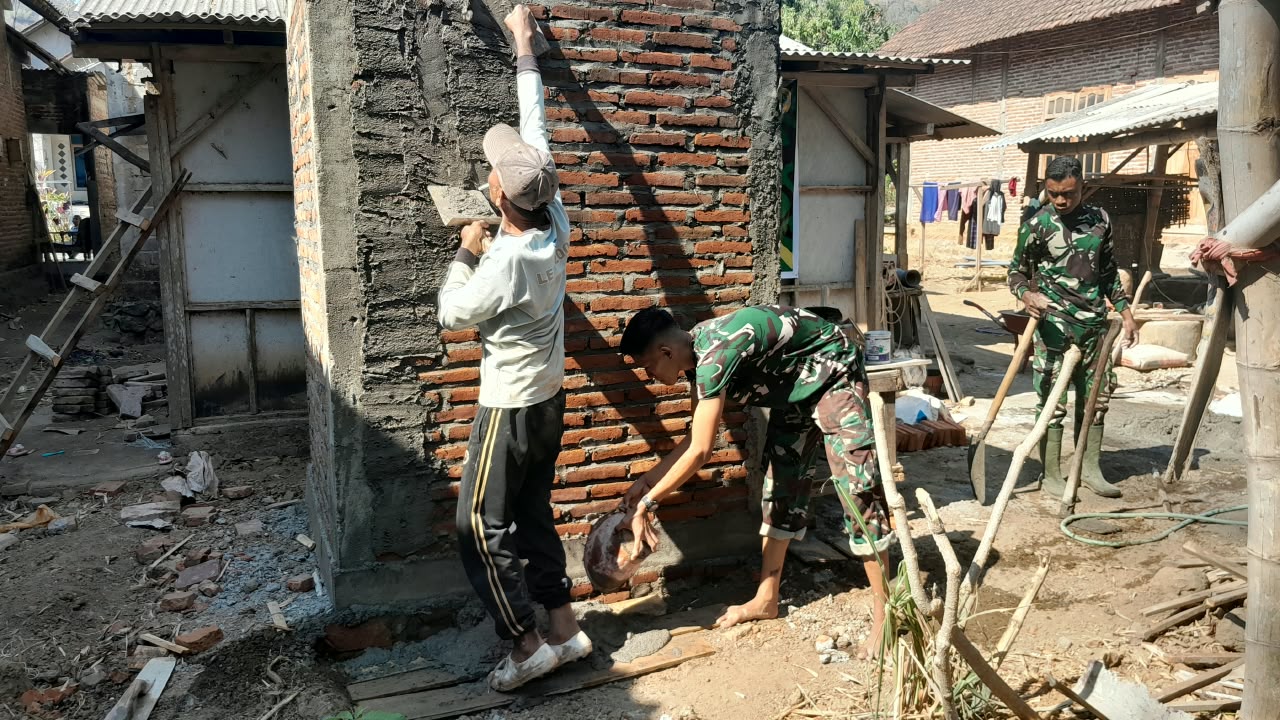 Upaya TMMD Mewujudkan Kesehatan Lingkungan Melalui Jambanisasi di Desa Pojok