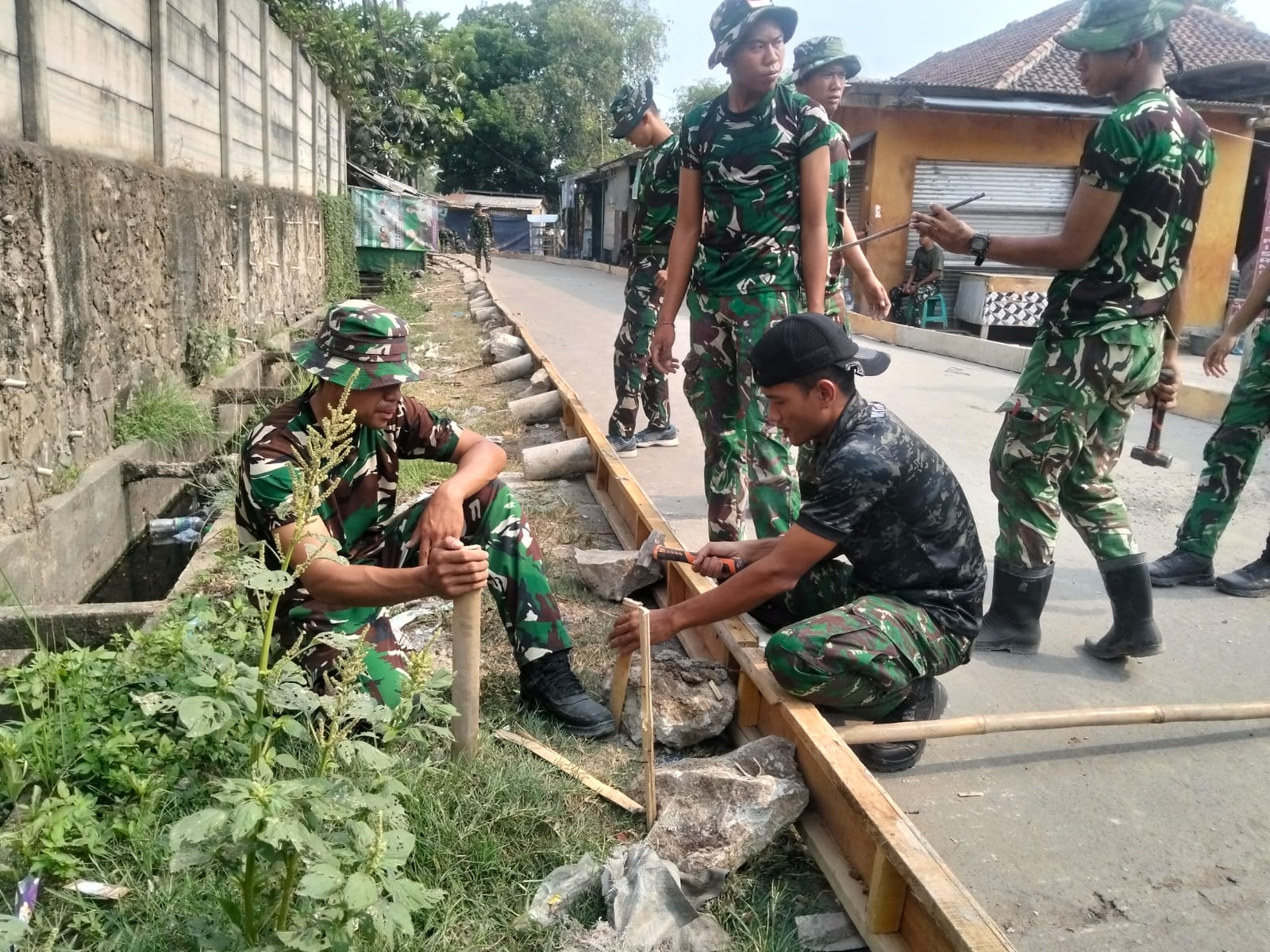 Satgas TMMD ke-130 Kodim 0510/Tigaraksa Melaksanakan Proyek Jalan