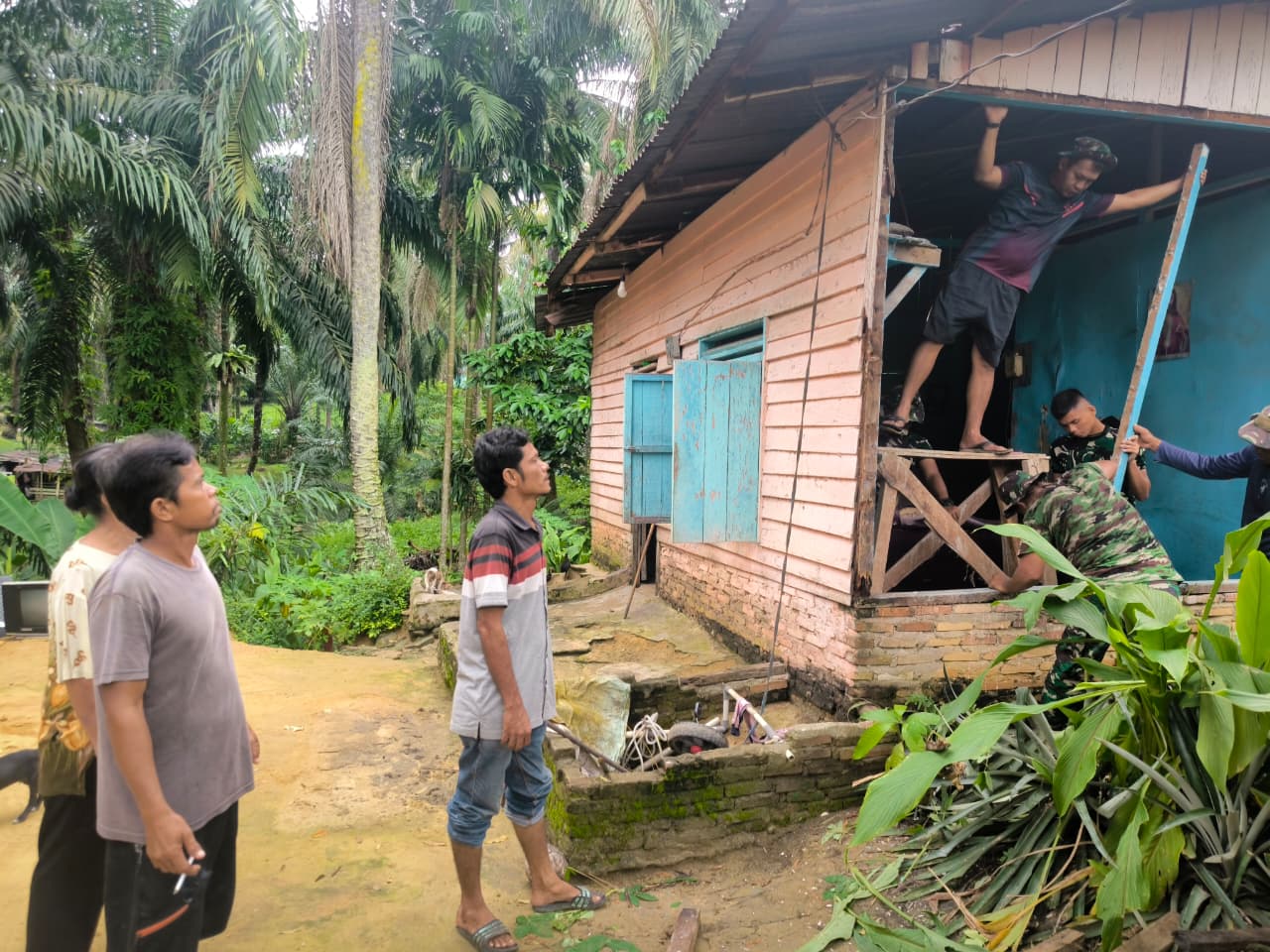 Revitalisasi Hunian Melalui Program TMMD: Pembangunan Rumah Ibu Heni